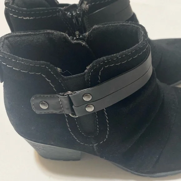 Earth Origins Suede Bootie - Picture 5 of 8